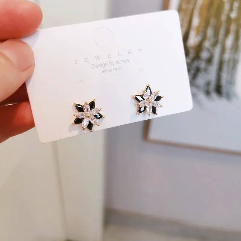 Zircon Flower Stud Earrings (Black/White)