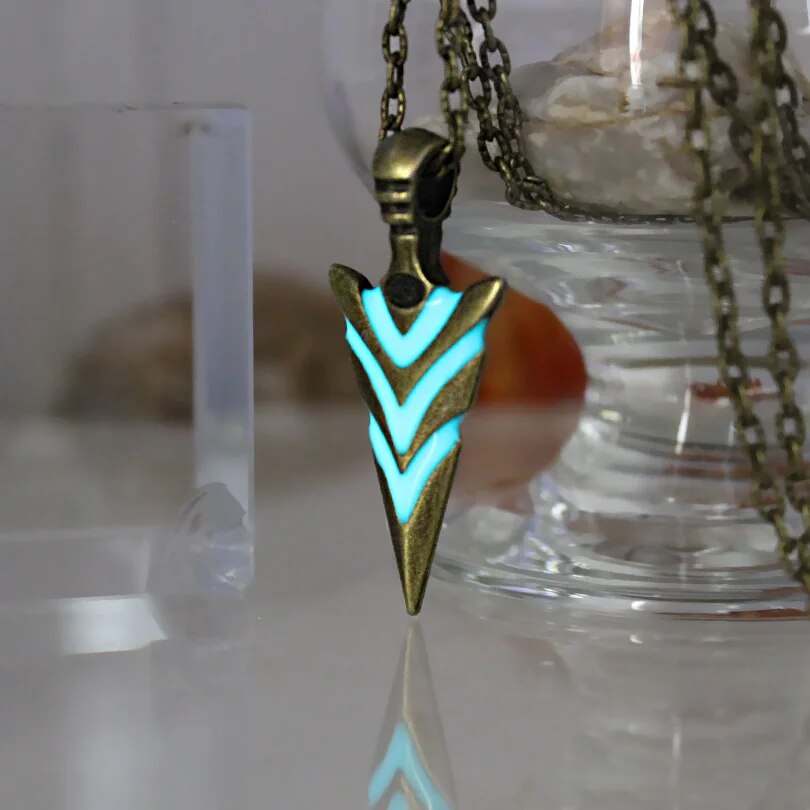 Glowing Arrow Necklace (4 colors)