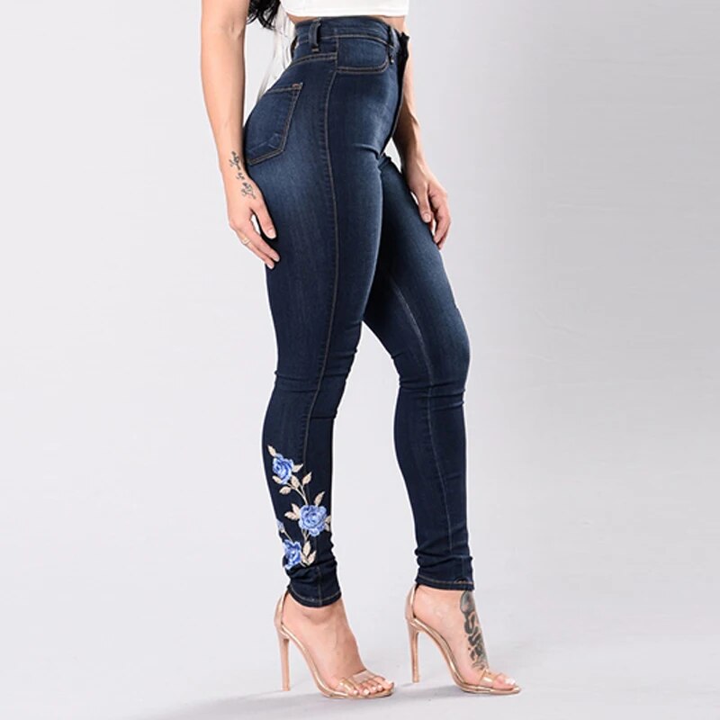 Jeans With Embroidered Flowers