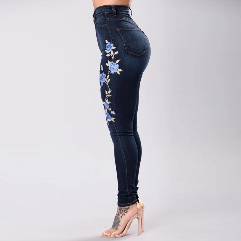 Jeans With Embroidered Flowers