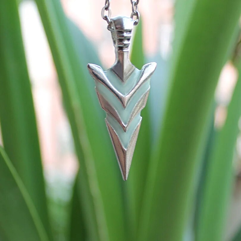 Glowing Arrow Necklace (4 colors)