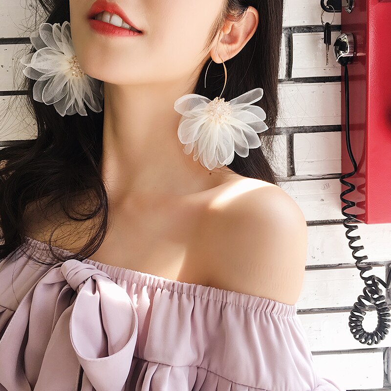 Dangle Flower Earrings (white/pink)