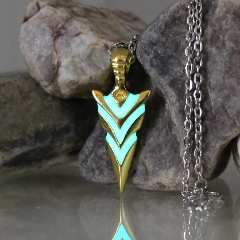 Glowing Arrow Necklace (4 colors)