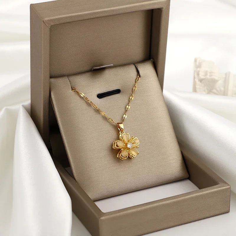 360° Rotatable Flower Necklace