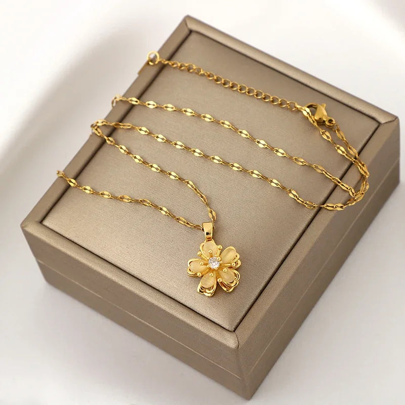 360° Rotatable Flower Necklace