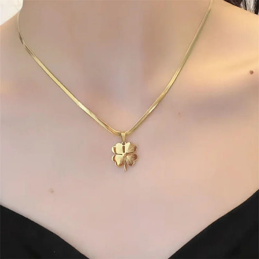 Chic Lucky Clover Necklace/Earrings/Bracelet