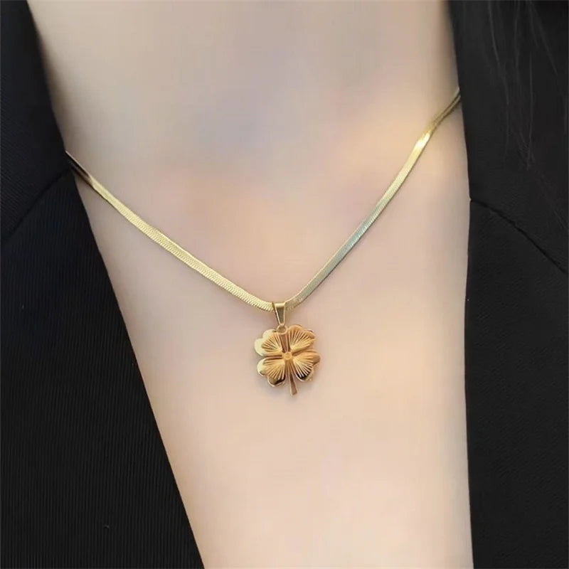 Chic Lucky Clover Necklace/Earrings/Bracelet