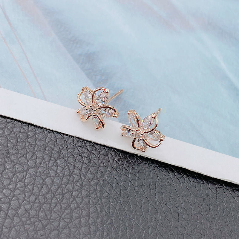 Crystal Flower Stud Earrings (silver/gold)