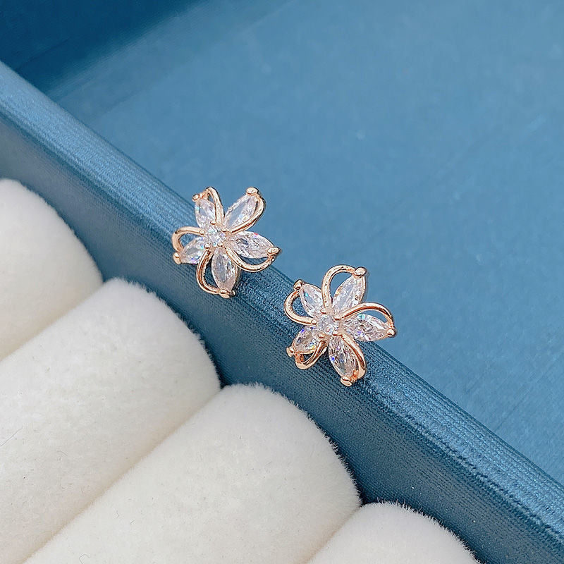 Crystal Flower Stud Earrings (silver/gold)