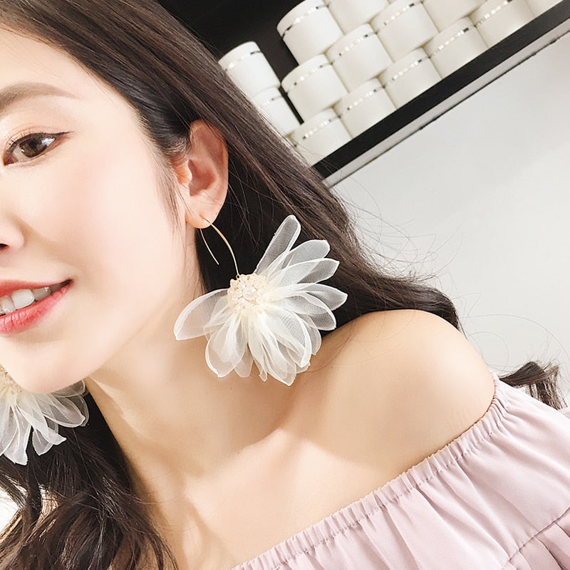 Dangle Flower Earrings (white/pink)